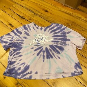 Cropped Nike tee